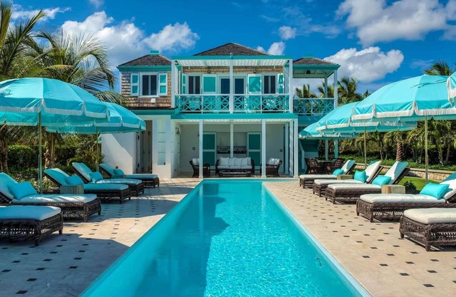 Charming waterfront Caribbean estate - 2 min from pink sand beach