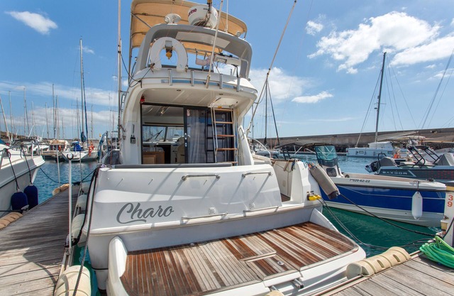 Charming Yacht with Sea Views, Wi-Fi and Air Conditioning