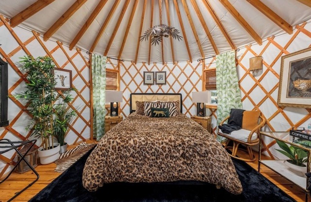 Charming Yurt in Waco- Jungle Haven #2- with AC and Heat