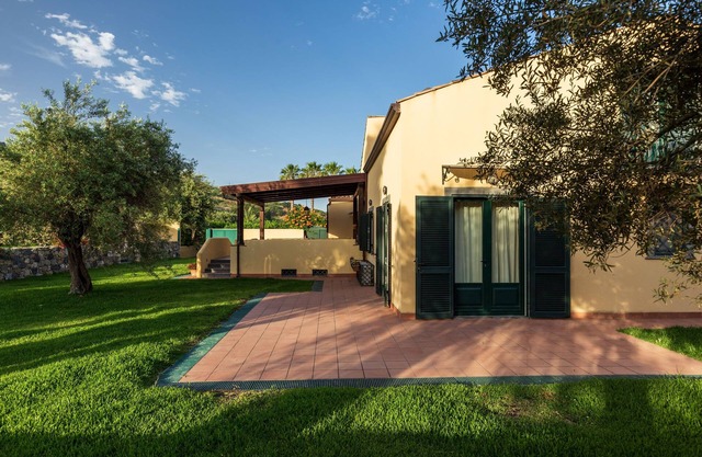 Chateaux Lemon in the lush Taormina countryside-2 pools-8 bedrooms-top garden
