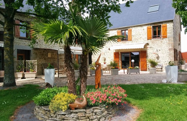 Chausey: Charming Rental Near Mont-Saint-Michel, Garden and Terrace