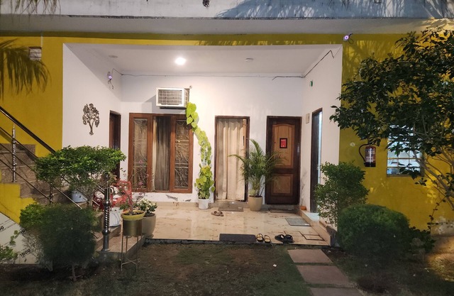Cheerful 2 bedroom cottage with refreshing view ! Pet friendly !