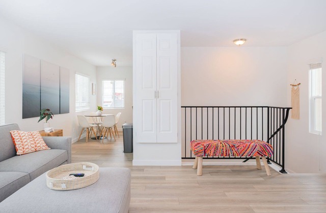 Cheerful 2 Bedroom Steps to the Sand
