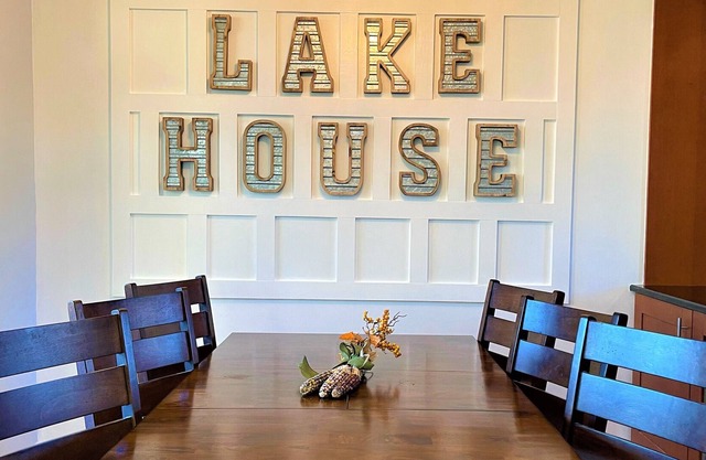 Cheerful 3 bedroom home on channel