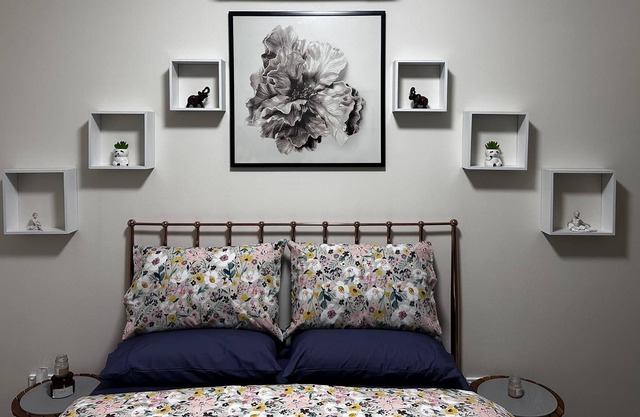 cheerful, convenient, sun filled One Bedroom retreat. Close to Public transport.