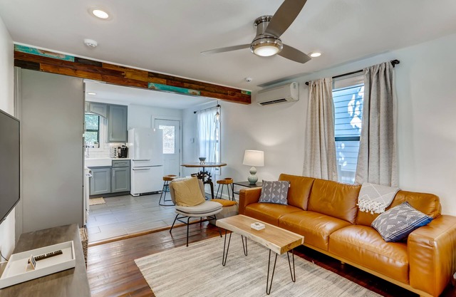 Cheerful & Cozy East Austin Home Close to DT!