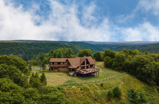 Chester by AvantStay | Amazing Views, Secluded Home, A True City Escape!