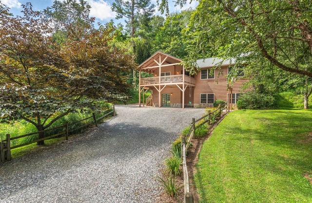 Chestnut Lodge, near Asheville, NC, sits in a quiet wooded area of Weaverville.
