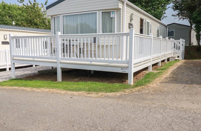CHEZ NOUS, pet friendly, character holiday cottage in Crantock