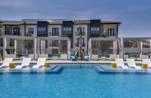 Chic 1-bedroom apartment with washer and dryer in amazing Austin
