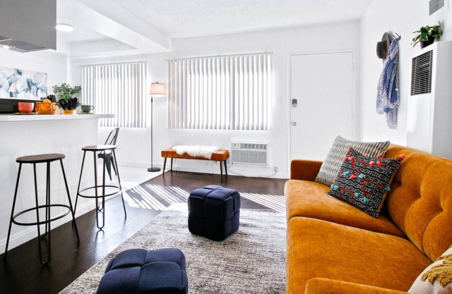 Chic 1BR Home + Parking + Near DTLA #TravelSGV