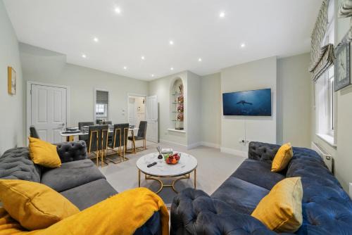 Chic 2 Bed Maisonette in Mayfair 32A