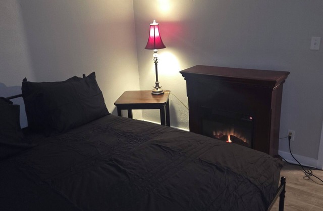 Chic 2-bedroom DOWNTOWN apartment with fitness room and balcony in vibrant STL