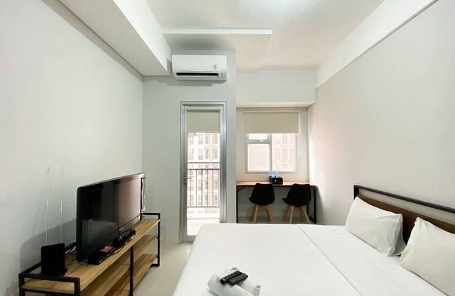 Chic And Cozy Studio Apartment At Transpark Juanda Bekasi