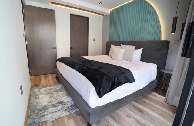 Chic CDMX Haven: Pop Modern Elegance Meets Roma'snn