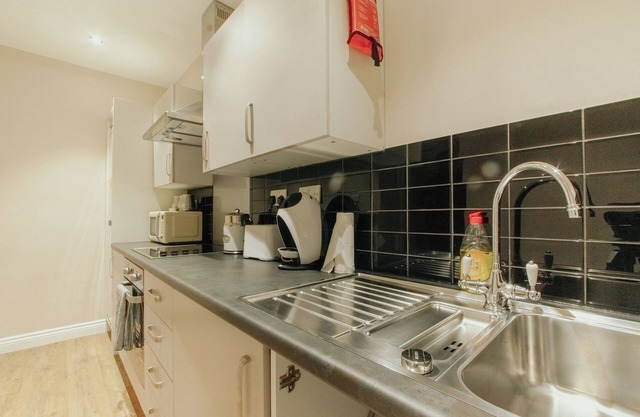 Chic & Cheerful 1bedroom in Historic building