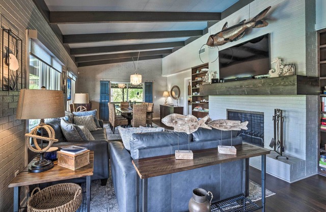 Chic Family-Friendly Home with Outdoor Oasis!