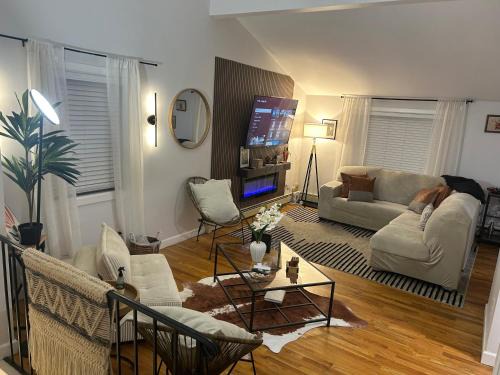 Chic modern bedroom 5 mins from JFK