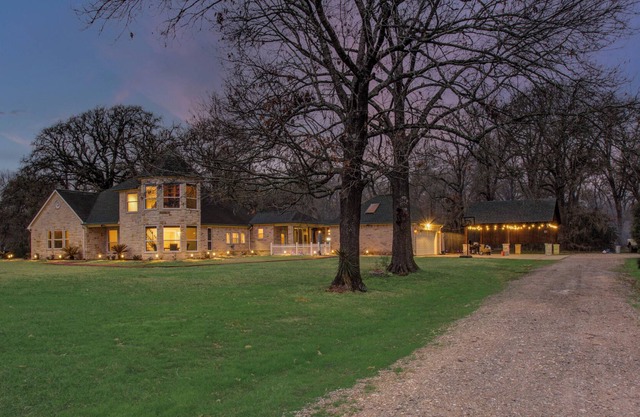 Chic & Modern Getaway Ranch-Lake Livingston View! Houston/Dallas/Austin Getaway