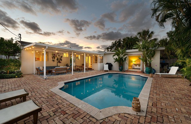 Chic Pied-à-Terre + Private Pool in WPB