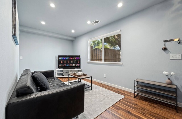 Chic Retreat:3BR/2BA Gem, near UC Davis Med Center