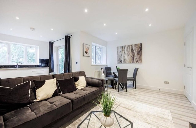Chic & Stunning 1BR City Centre Nr High Street by Luxiety Stays