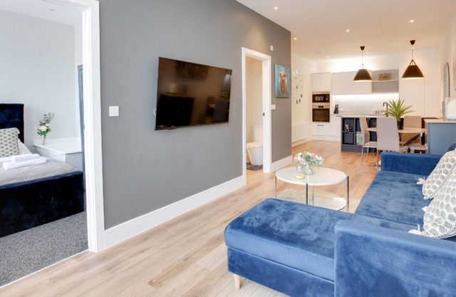 Chic & Stylish 1BR City Centre Nr Cliffs Pavillion by Luxiety Stays