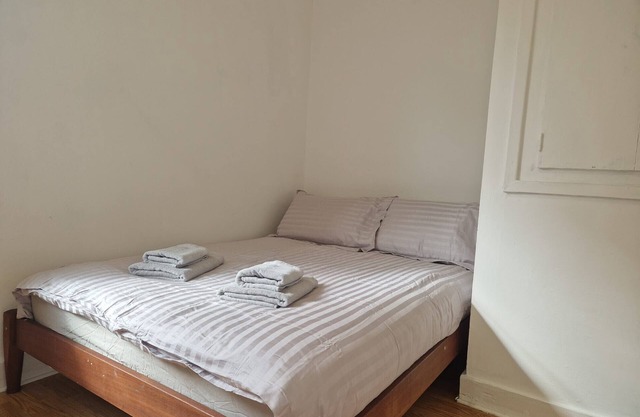 Chic Suite: Private Room near City Centre