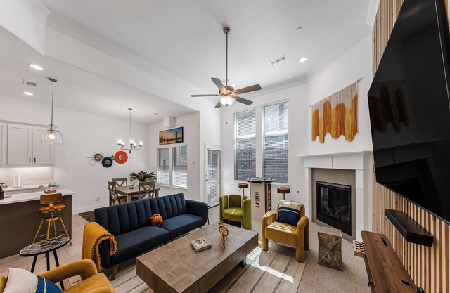 Chic Townhome: Arcade Games, EV Charging, Putting Green, & Luxury Decor!
