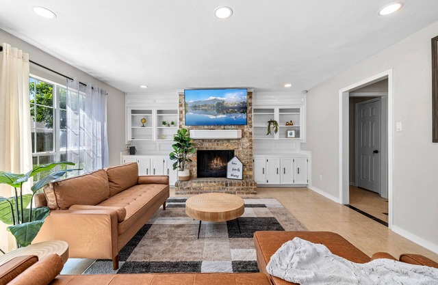 Chic Urban Escape: Your Trendy City Haven