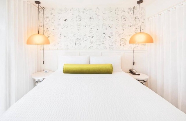 Chic Venice Room w/Balcony | Rooftop | Free Breakfast | Near Beach