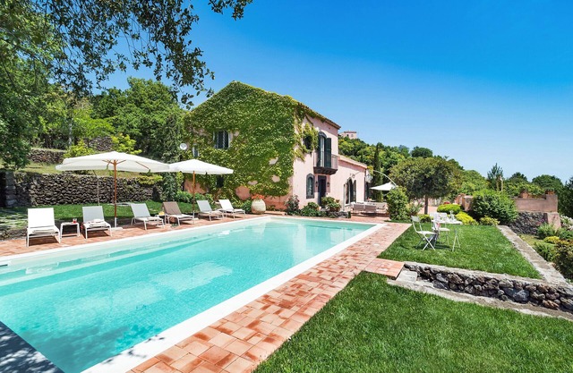Chic Villa with enchanting atmospheres