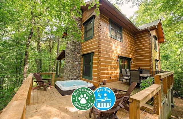 Chilhowee Cabin | Ocoee Hot Tub Cabin Sleeps 10