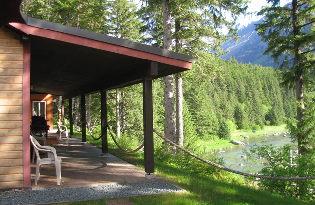 Chilkoot Haven in Haines, room #1, right on the Chilkoot River, Bear viewing