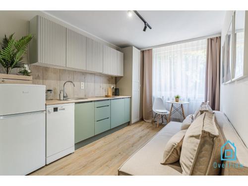 Chill Apartment - 3 Minutes to PKP & Old Town