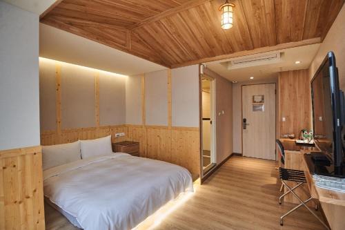 Chillax Inn 知樂愛河館