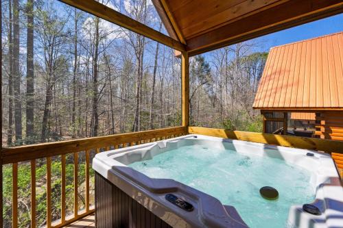 Chilln in the Smokies by AvantStay Hot Tub Foosball Pool Gym Tennis Access