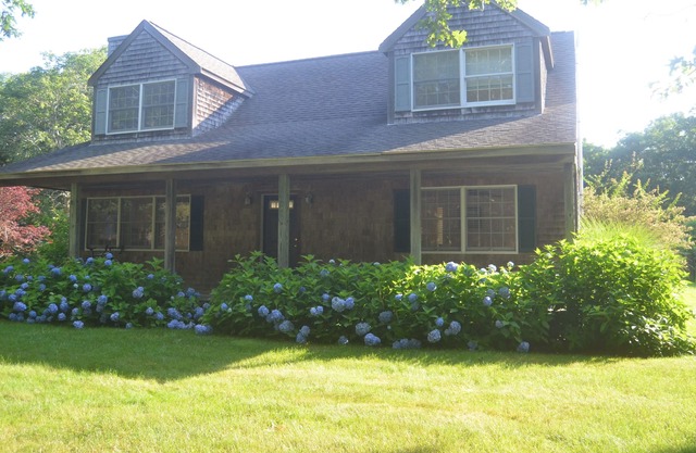 Chilmark House in Quansoo With Pool