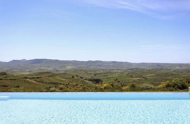 Chirchiaro - Four Bedroom Villa, Sleeps 8