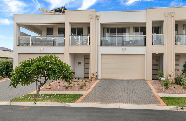 Christies Beach Exclusive Townhouse II