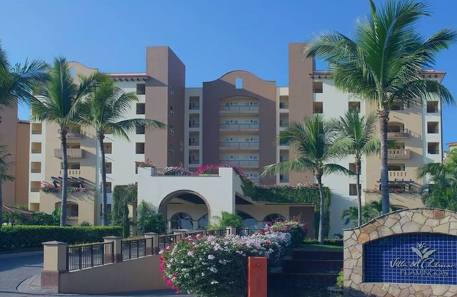 Christmas in 2 BR Suite Flamingos