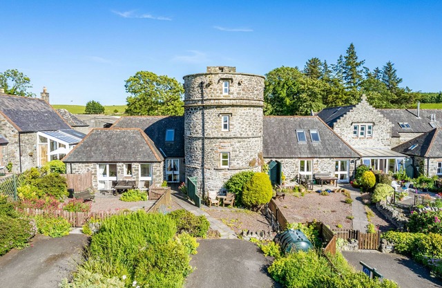 Cider Tower - a cottage that sleeps 2 guests in 1 bedroom