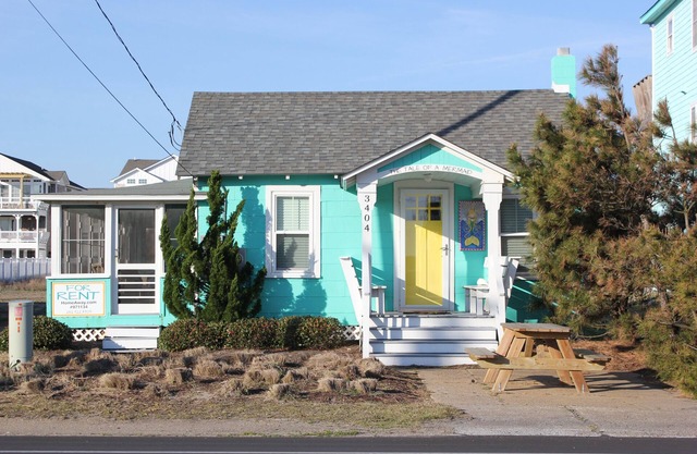 Circa 1953 beach cottage.this is 'old school' beach at it's best!