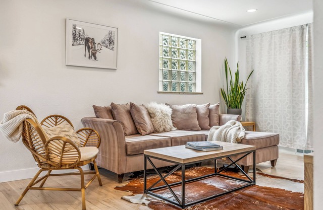 City Park Modern Escape. 5 Bedroom Family & Pet Friendly
