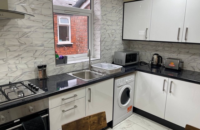 City Road Birmingham Apartment from Oofy - Apt 4