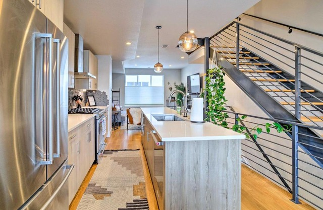 City Skyline Views Upscale Denver Townhome