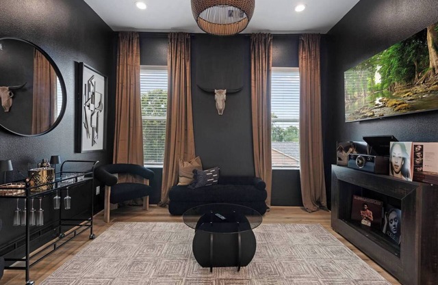 City Stay Couples, Creators, and Cozy Hub in HTX