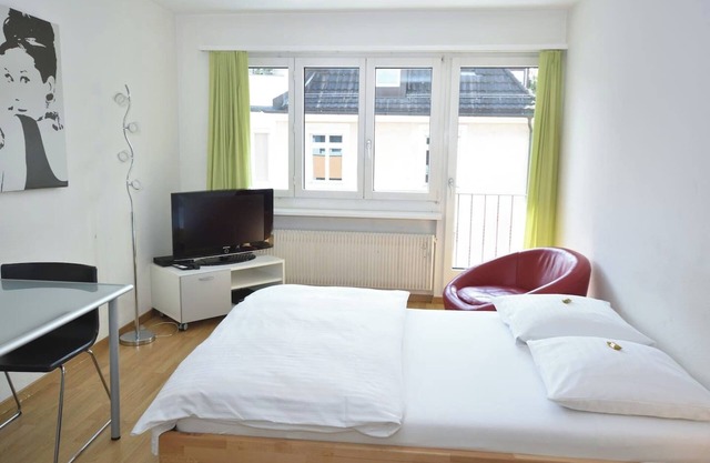 City Studio - Crown 45