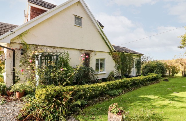 CLAIRE'S COTTAGE, family friendly, with a garden in Kilkhampton