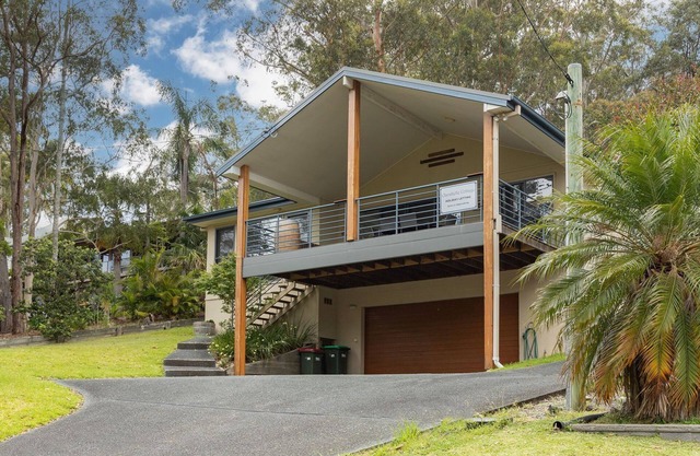Clarabelle Cottage light and bright open plan living overlooking beautiful bushland setting